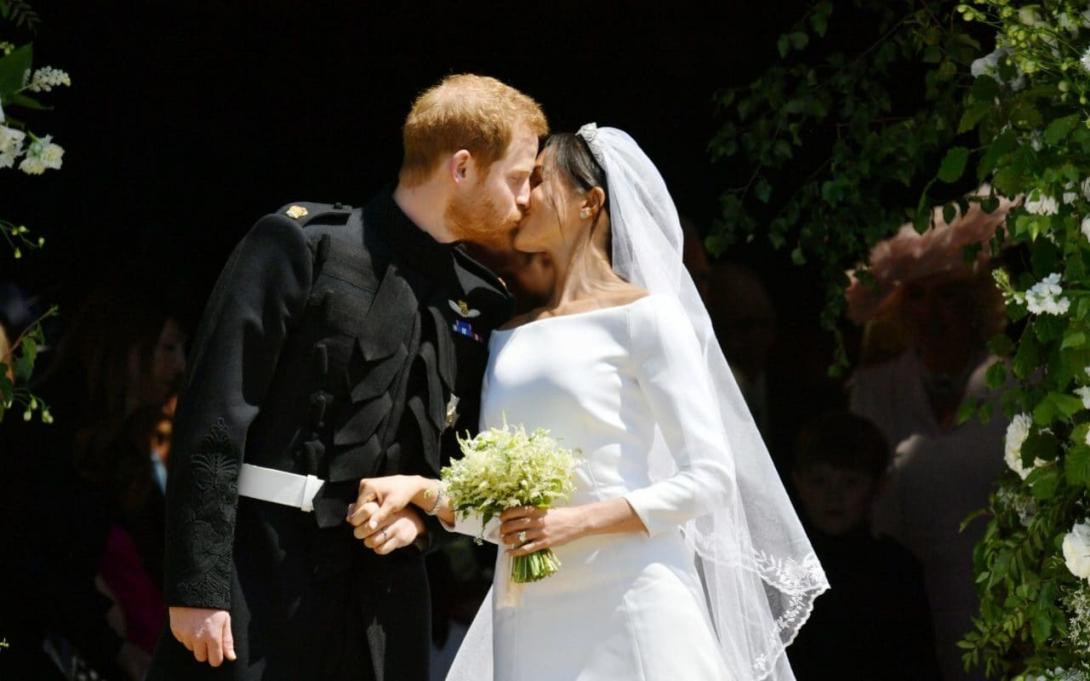 A hagyományos királyi pompa és a modern kor ötvöződik Harry és Meghan Markle esküvőjén