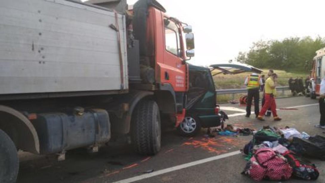 FB Live-on a Magyarországon balesetet szenvedett mikrobusz sofőrje