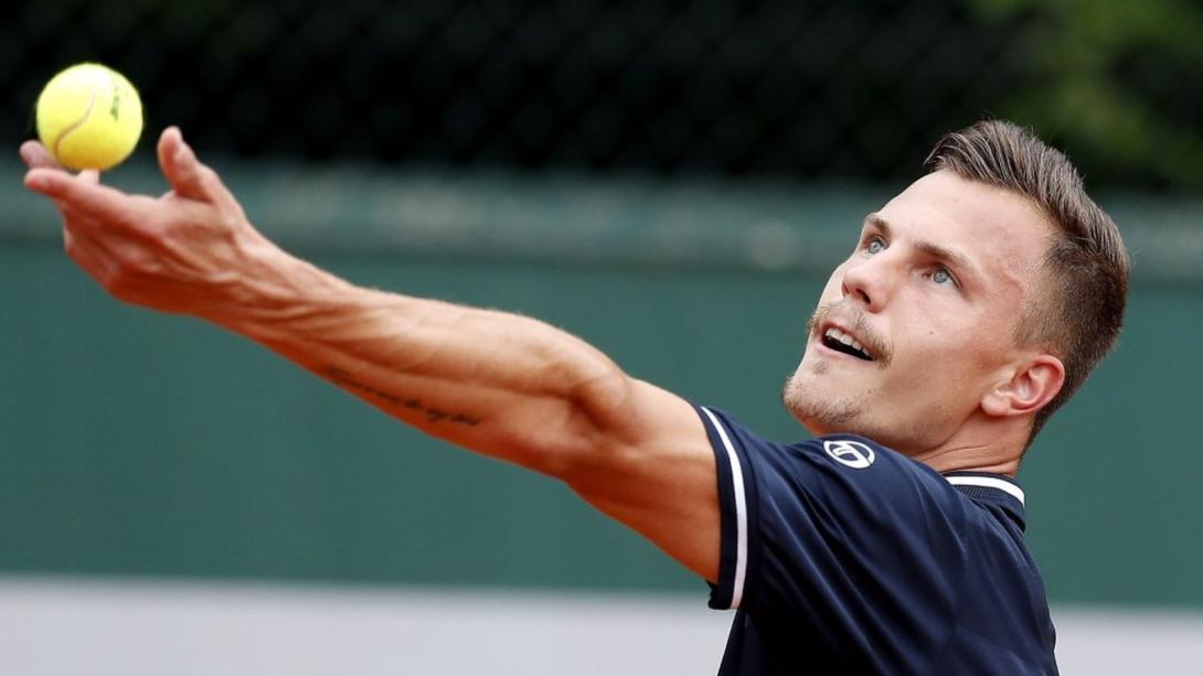 Fucsovics szettveszteség nélkül jutott tovább a Roland Garroson