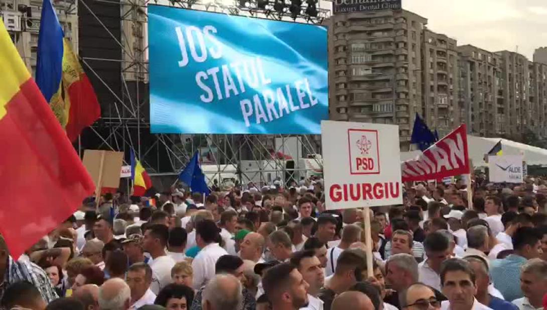 Mintegy 150-180 ezren tüntettek Bukarestben a kormánypártok mellett