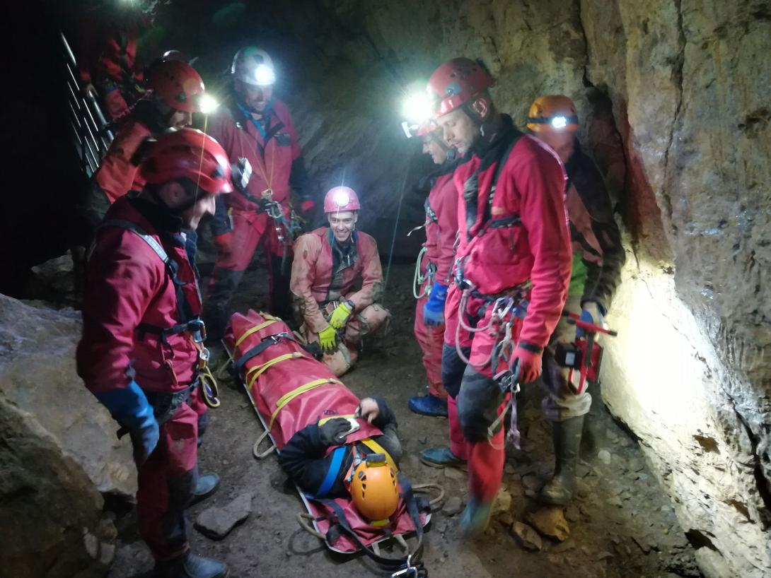 Átfogó gyakorlaton a Kolozs megyei barlangi mentők