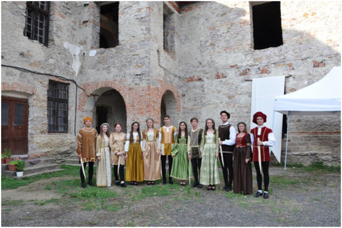 Borsiban, a 16. Tokaji fesztiválon a nagyenyedi Bethlen-kollégium reneszánsz táncegyüttese