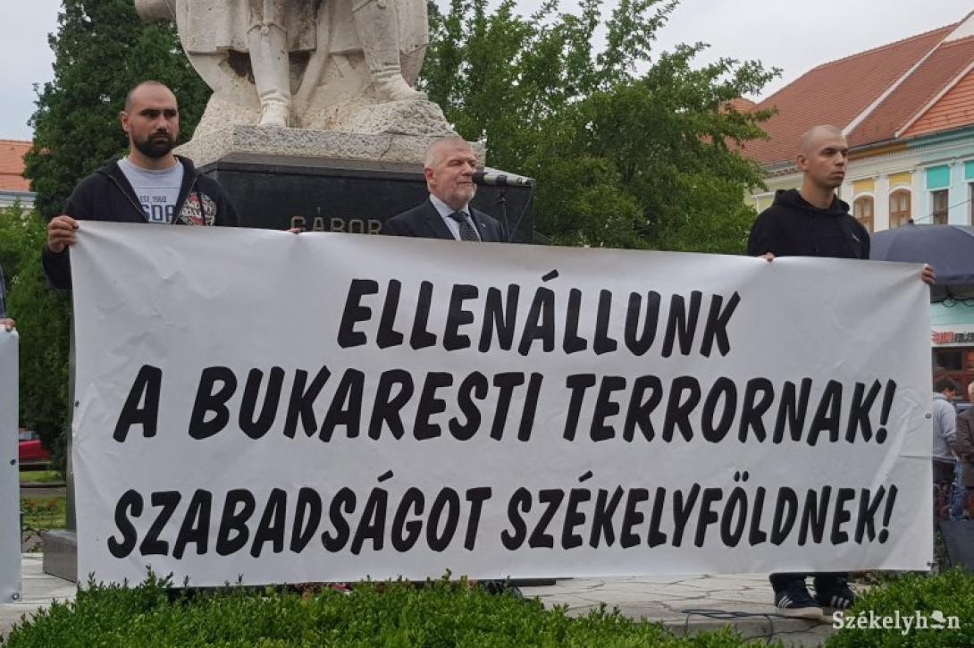 Beke István és Szőcs Zoltán  szabadon bocsátásáért tüntettek Kézdivásárhelyen