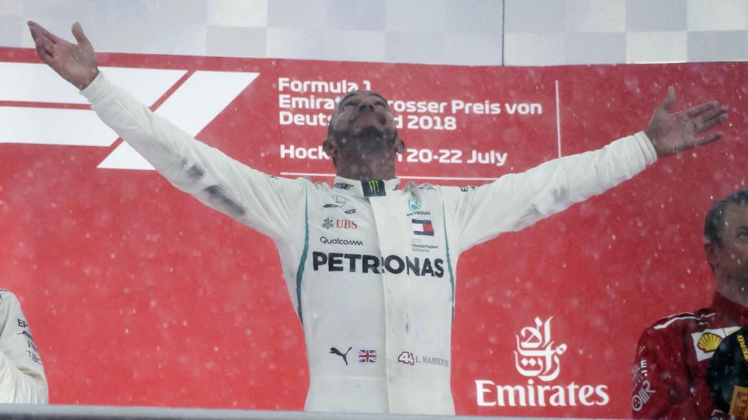 Német Nagydíj: Hamilton győzött, Vettel kiesett, a brit vezet az összetettben