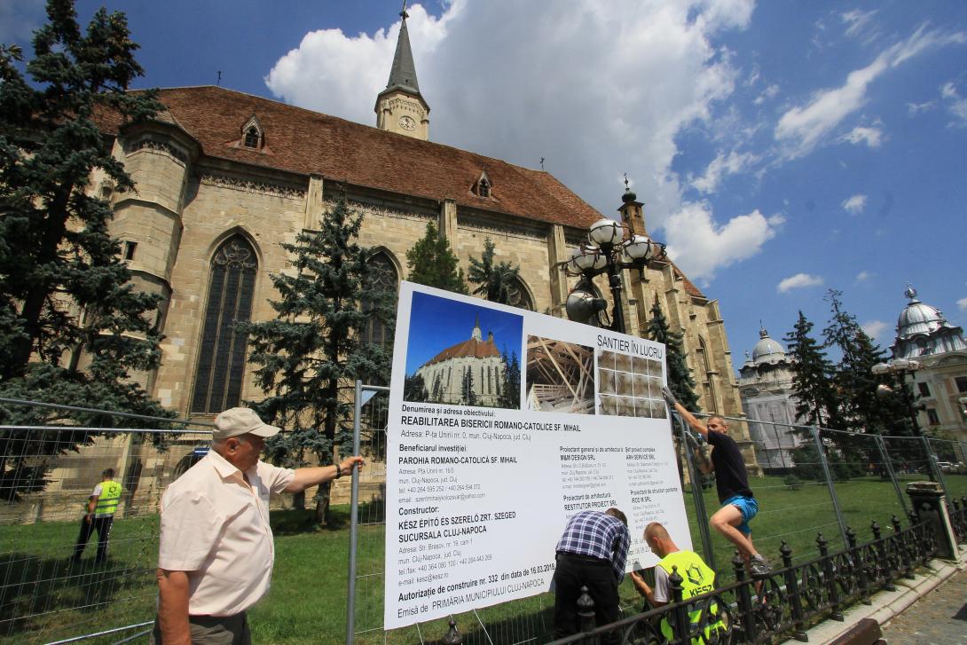 VIDEÓ - Tájékoztató tábla a Szent Mihály-templom restaurálásáról