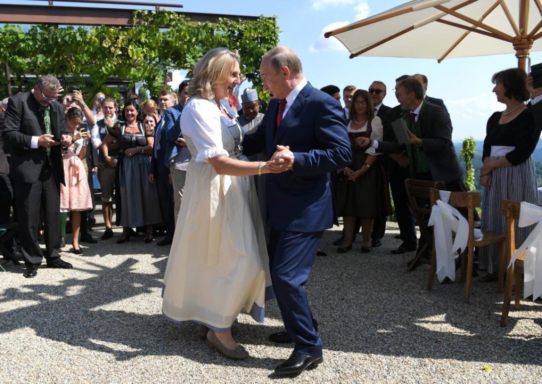 Putyin nászajándékkal készült az osztrák külügyminiszter esküvőjére (FRISSÍTVE)