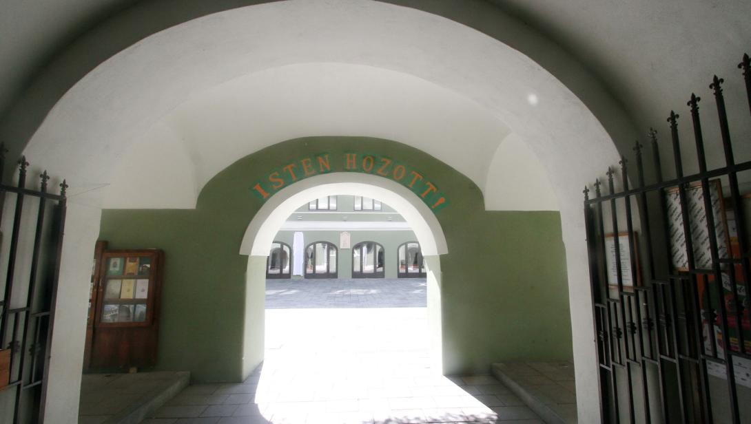 Felavatták a Református Kollégium felújított épületét