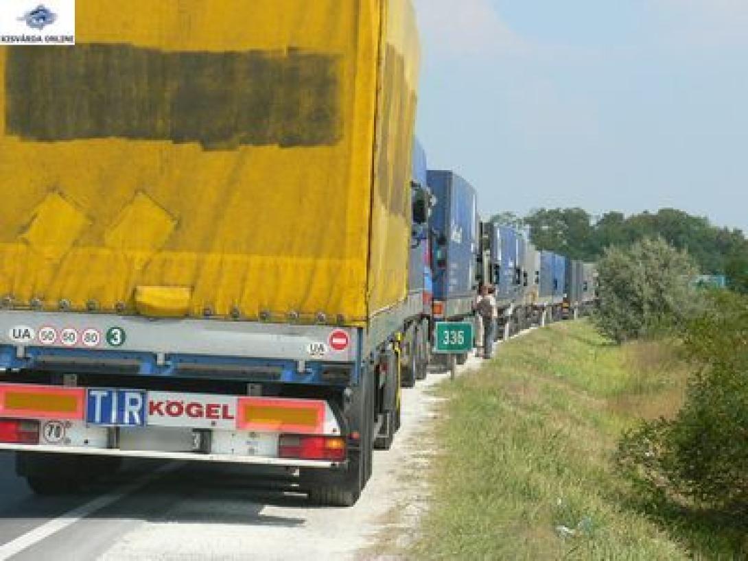 Mikortól nem léphetnek be a kamionok Magyarország területére?