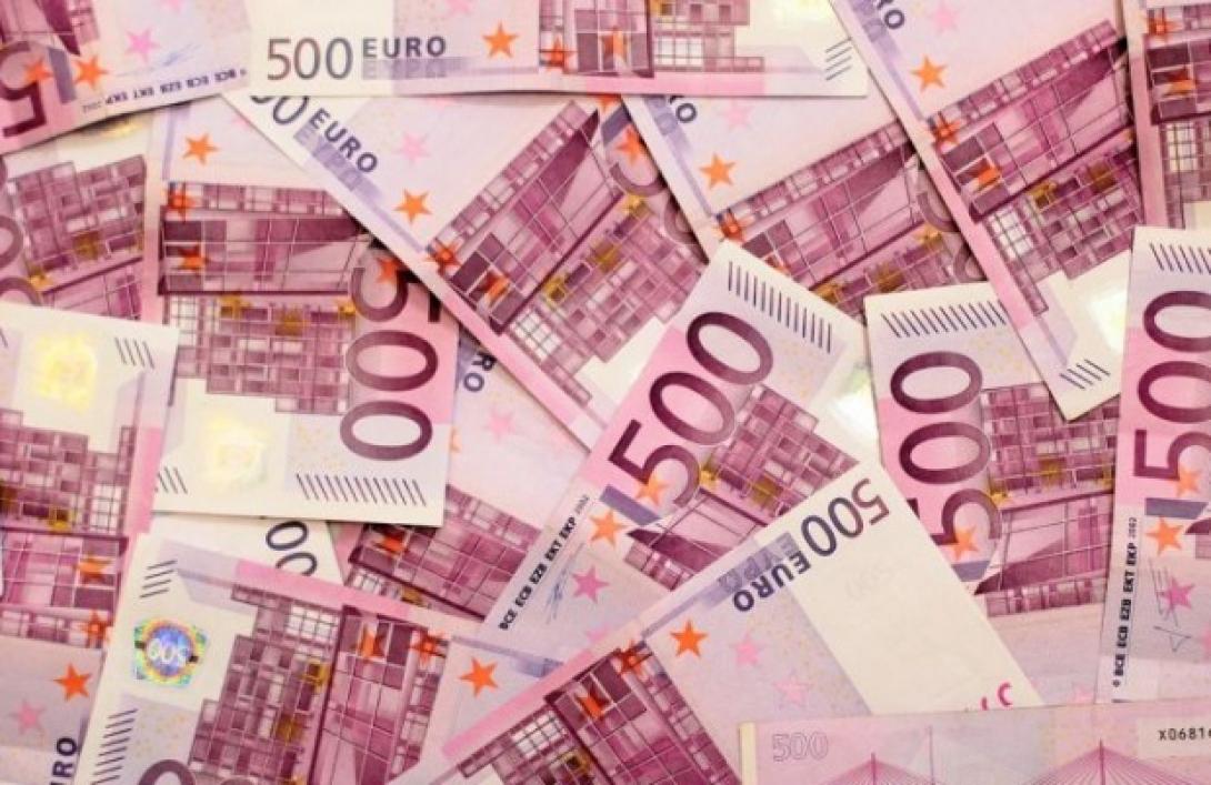 Egy nő több mint 11 ezer eurót küldött egy férfinak, akit az egyik közösségi portálon ismert meg