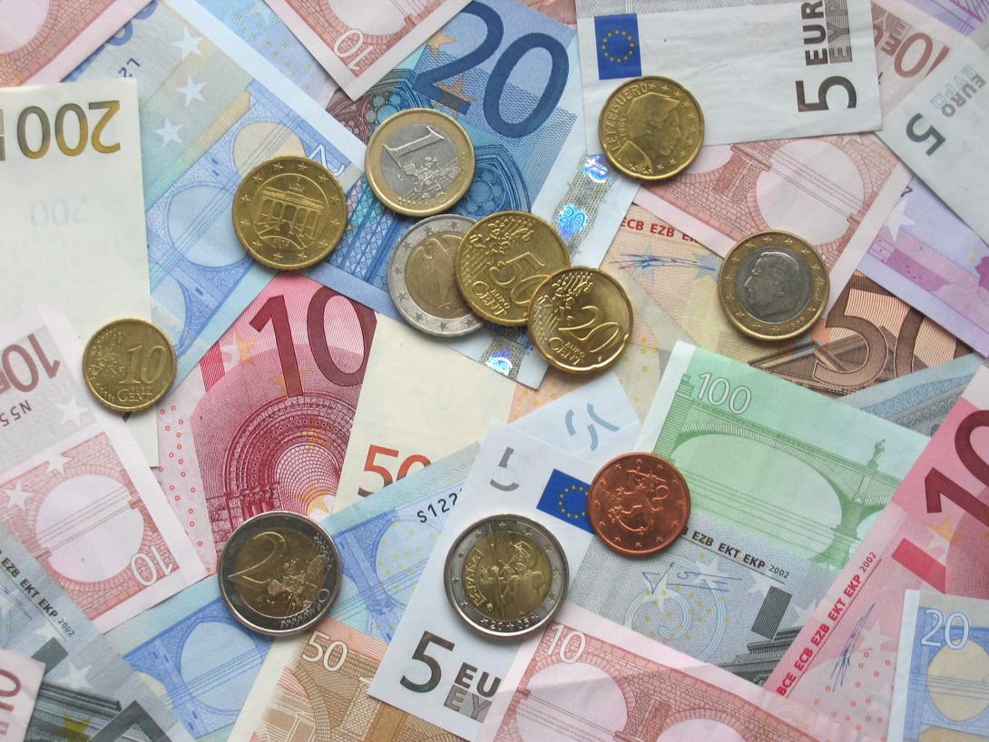 Az elmúlt két hónap minimumára csökkent az euró árfolyama