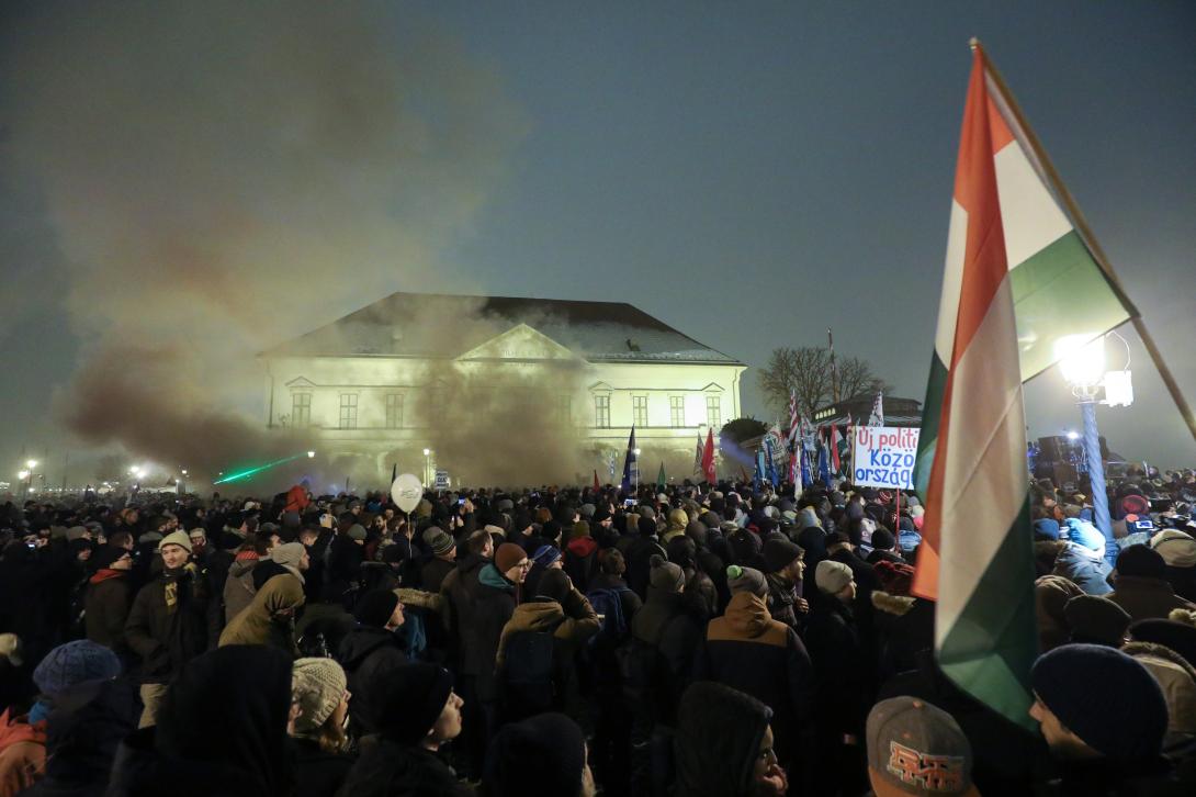Orbán Viktor és Áder János ellen tüntettek Budapesten