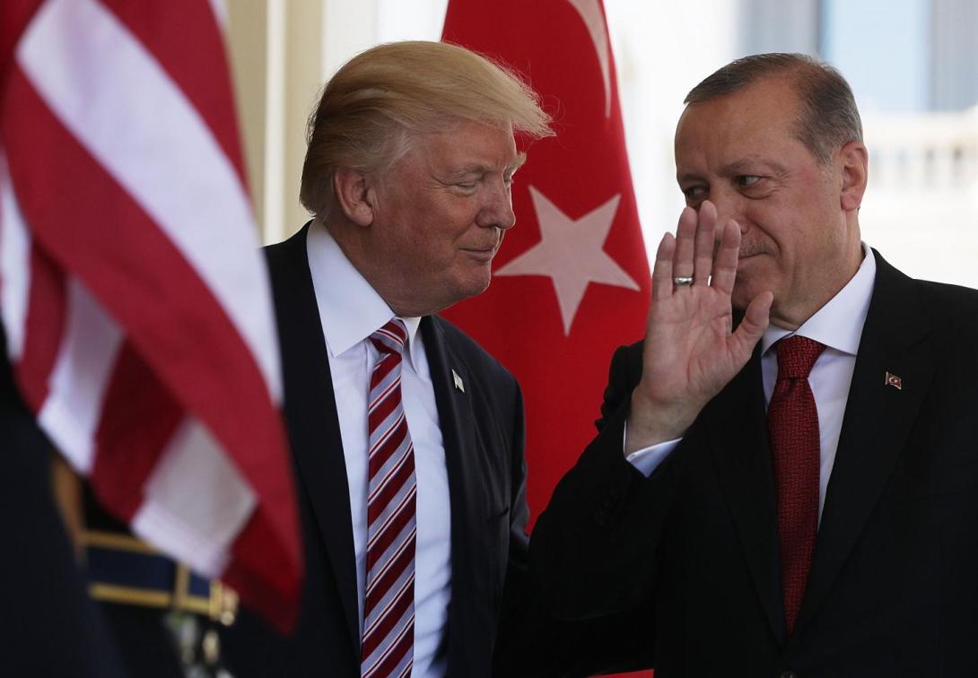 Donald Trump egyeztetett a török elnökkel a szíriai csapatkivonásról