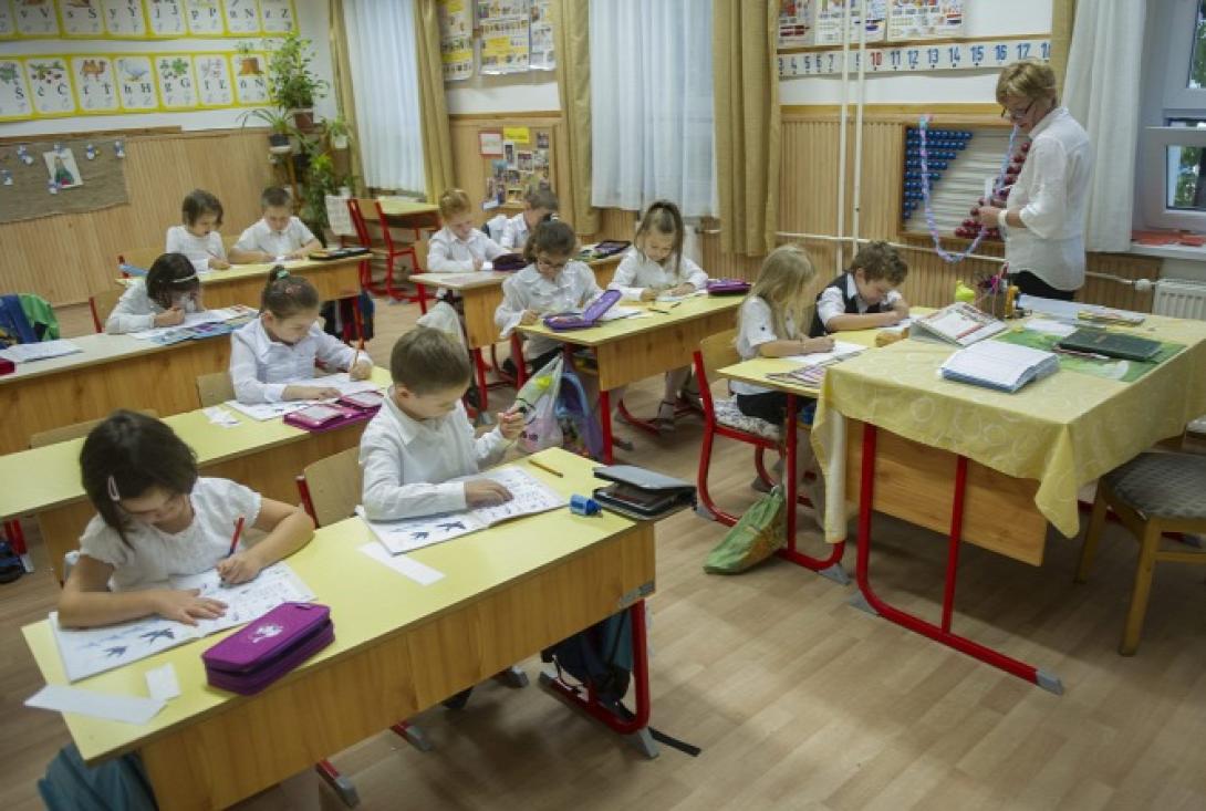 Tanítók is oktathatják a román nyelvet a kisebbségi tannyelvű elemi osztályokban