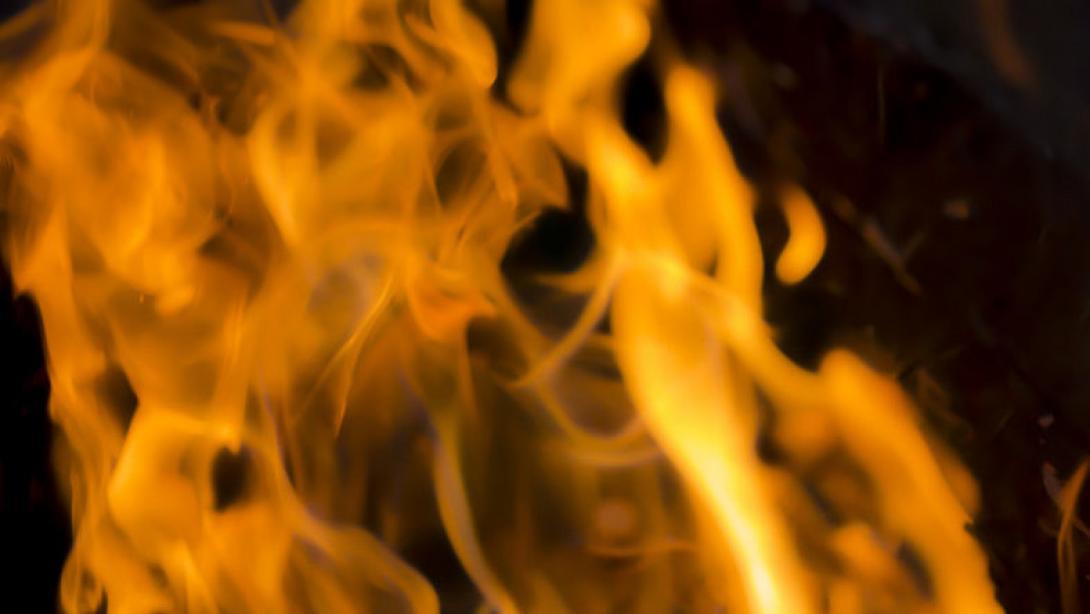 VIDEÓ – Tűz pusztított egy Monostor negyedi lakásban