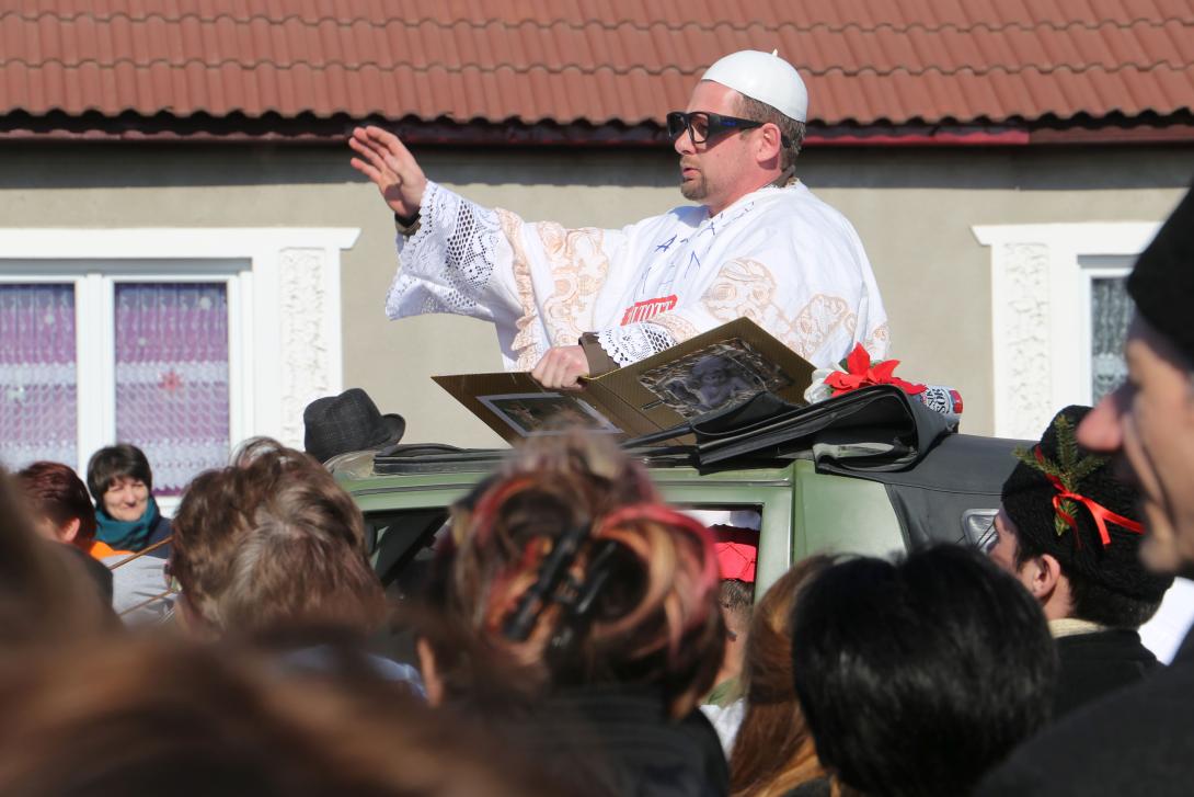 „Ferenc pápa” is jelen volt a Hargita megyei farsangbúcsúztatón