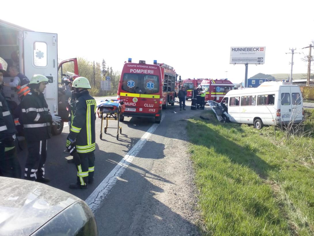 FOTÓK, VIDEÓK – Súlyos baleset Magyarkapuson, a SMURD helikopterét is bevetették