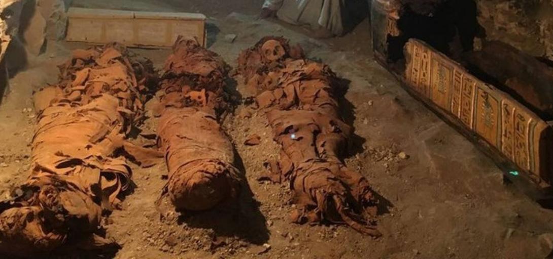 Olasz és egyiptomi régészek 34 múmiát találtak egy ókori sírban