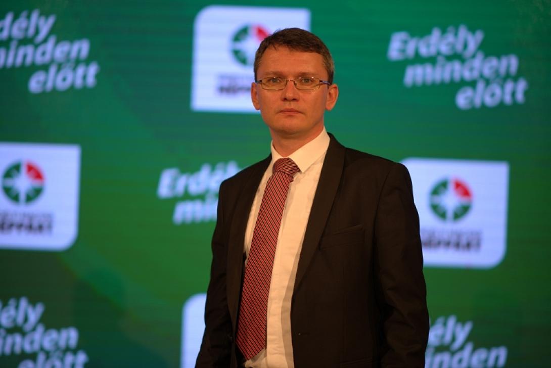Kitiltatná Magyarországról Dan Tanasă bloggert az EMNP elnöke