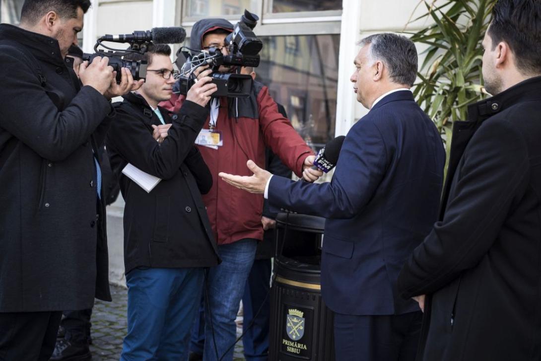 EU-csúcs - Választási részvételre buzdít és az RMDSZ támogatását is kéri Orbán Viktor Nagyszebenben