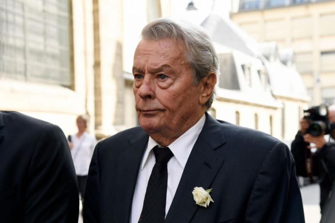 Cannes – Védekezésre kényszerült Alain Delon életműdíja miatt a fesztivál