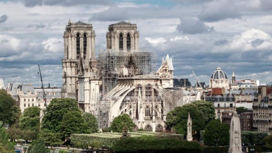 Törvényt fogadtak el a Notre Dame helyreállításáról