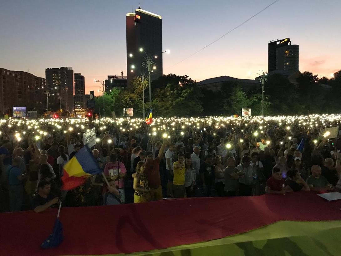 A kormány ellen tüntet Bukarestben a román diaszpóra és az ellenzék
