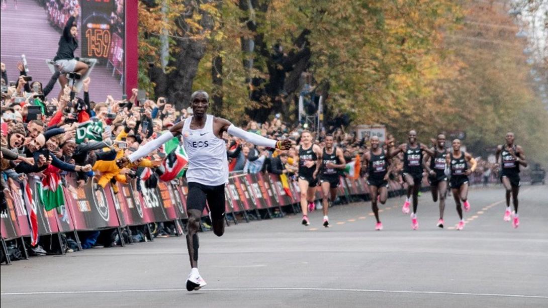 Eliud Kipchoge az első ember, aki két órán belül futotta a maratont