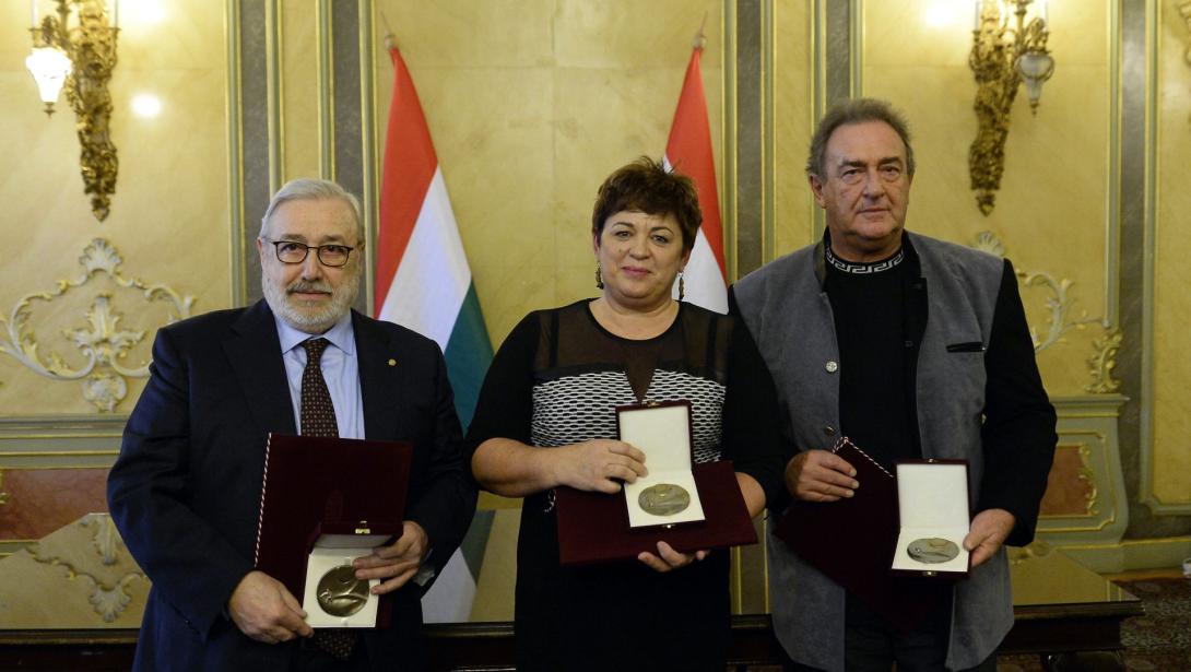 Bolognai professzor, felvidéki magyartanár és magyar költő kapott Pro Cultura-díjat Budapesten