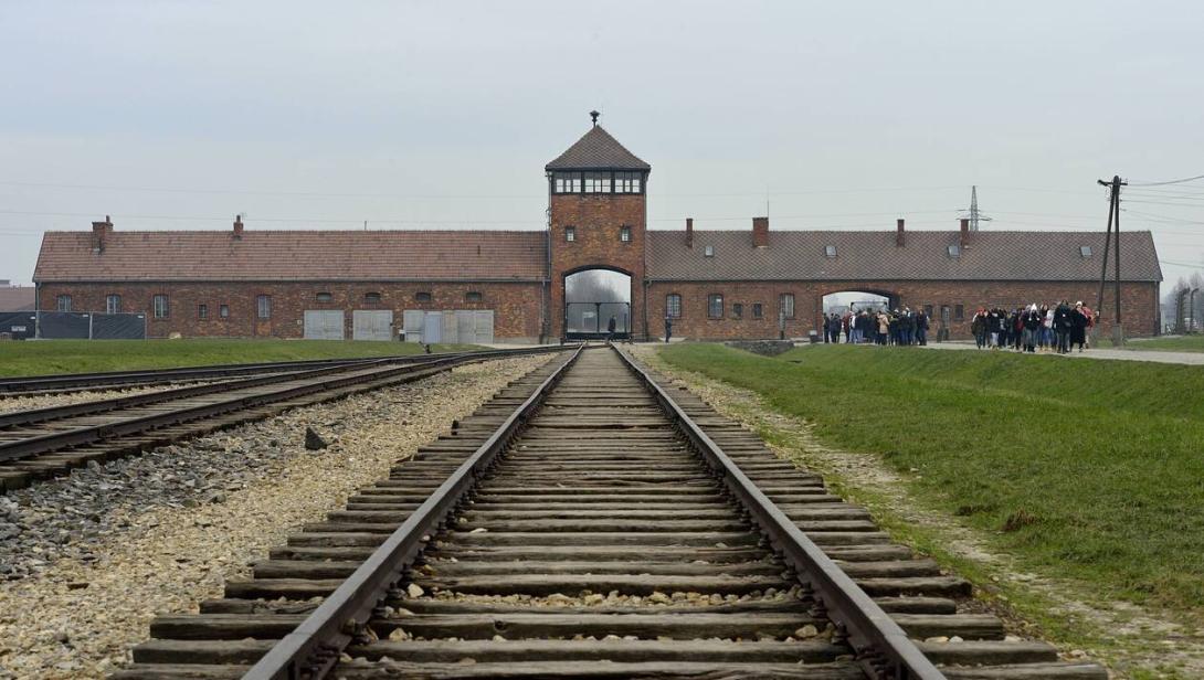 Az európai püspökök elítélik az antiszemitizmust és az igazság manipulálását Auschwitz felszabadításának évfordulóján