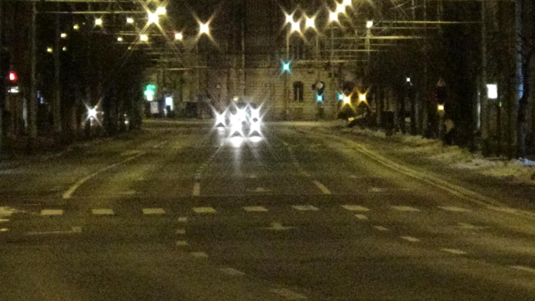 VIDEÓ – Ellenőrzés nélkül zajlik az éjjeli közlekedés a belvárosban