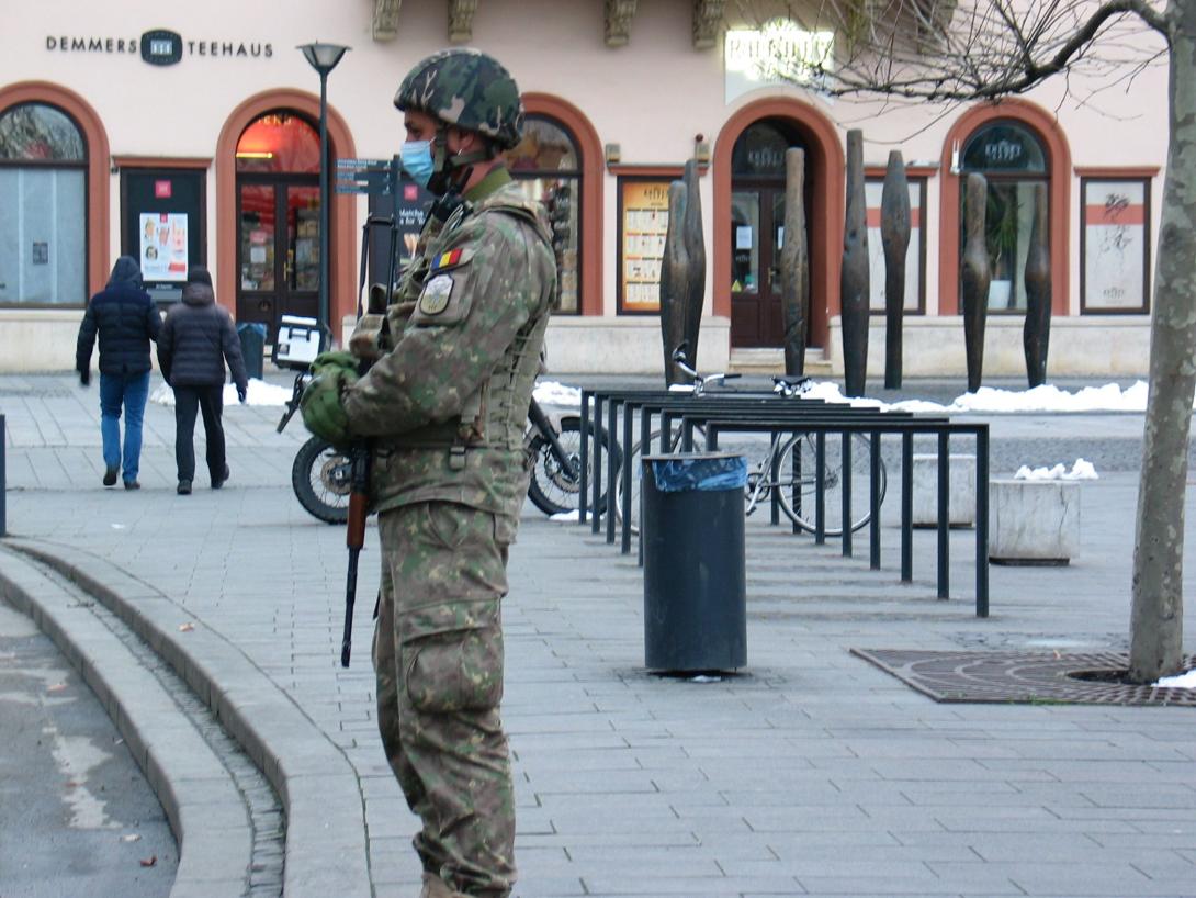 VIDEÓK - Utcára vonult a katonaság Kolozsváron