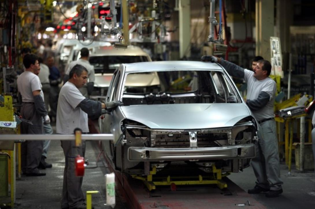 A Dacia újrakezdi a termelést május 4-én romániai üzemében