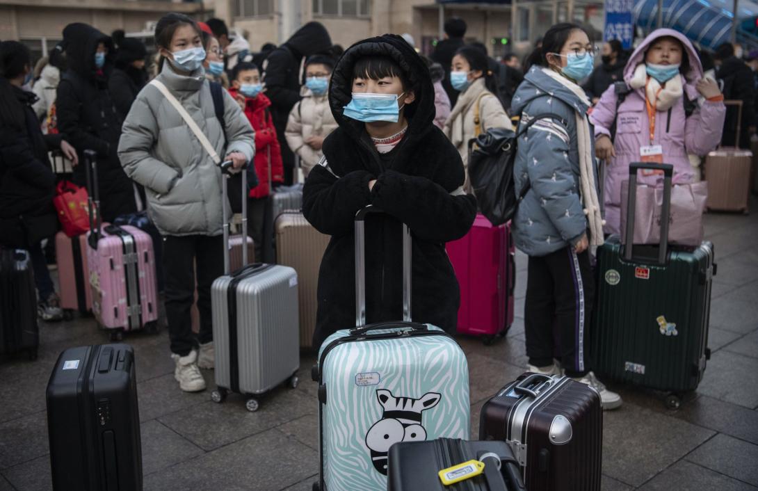 Koronavírus - Több mint öt hete nem látott szintre emelkedett az új fertőzöttek száma Kínában