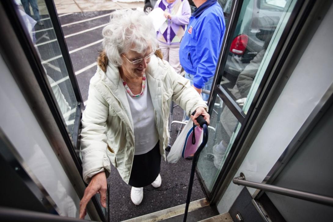 Az idősek javát szolgálja tömegközlekedésük korlátozása
