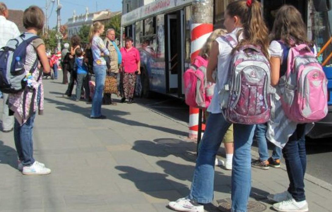 A tanulók ingyen utazhatnak a közszállítási járműveken