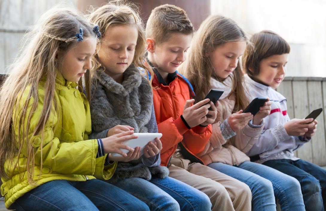 Kutatás: fel kell készíteni a gyerekeket az online tér veszélyeire