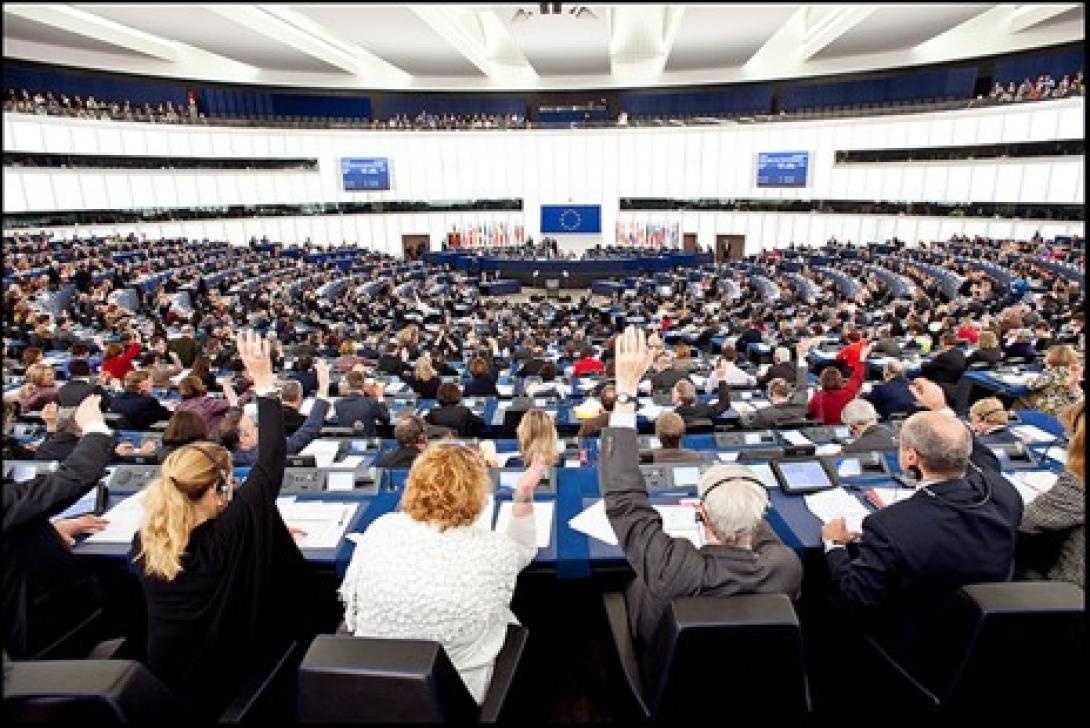 Az EP a polgári kezdeményezések határidejének meghosszabbítása mellett döntött