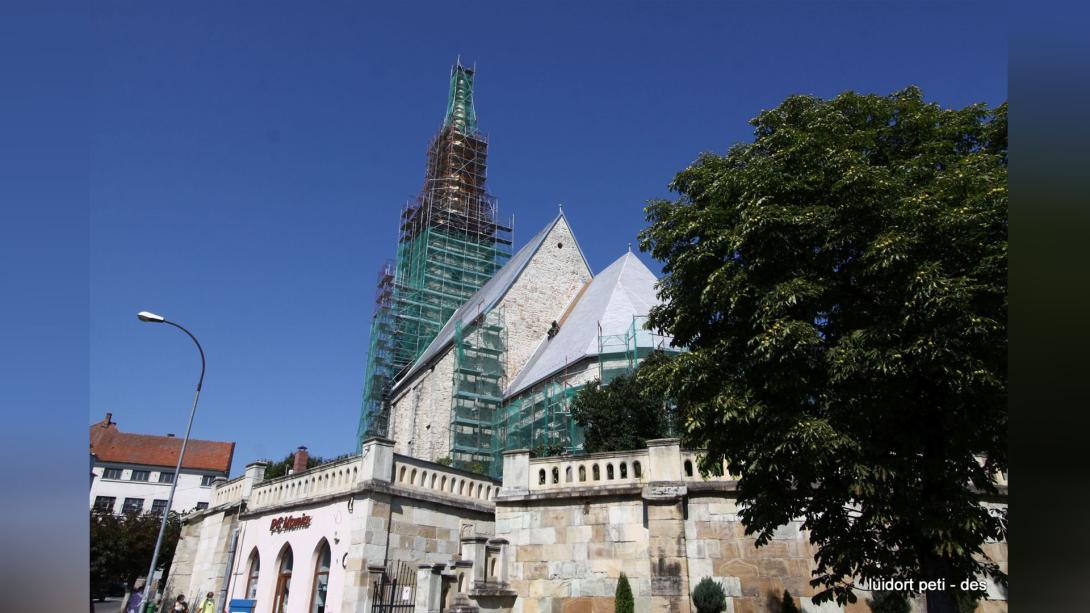 Félidőhöz érkezett a dési református templom felújítása