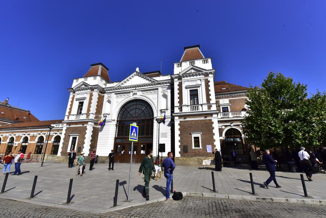 Emléktáblát helyeztek el a kolozsvári vasútállomás épületére