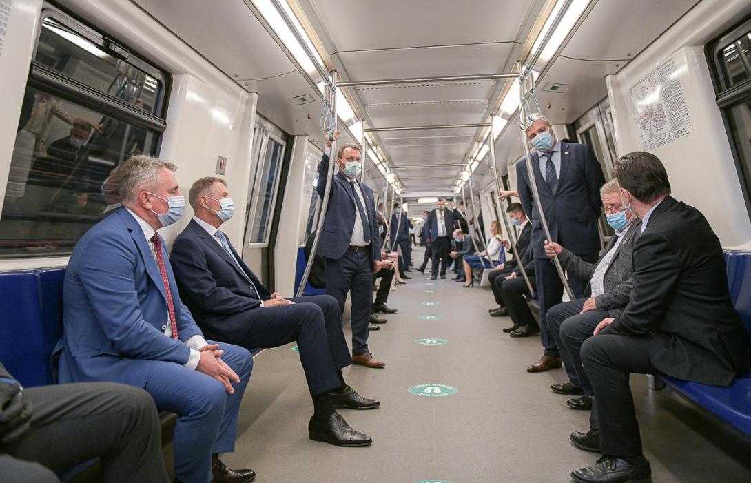 Bukarestben ötéves késéssel felavatták a rendszerváltás utáni első új metróvonalat