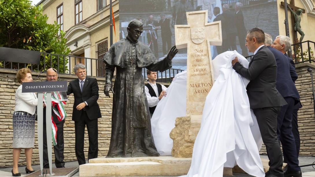 Márton Áron-szobrot avattak Kaposváron