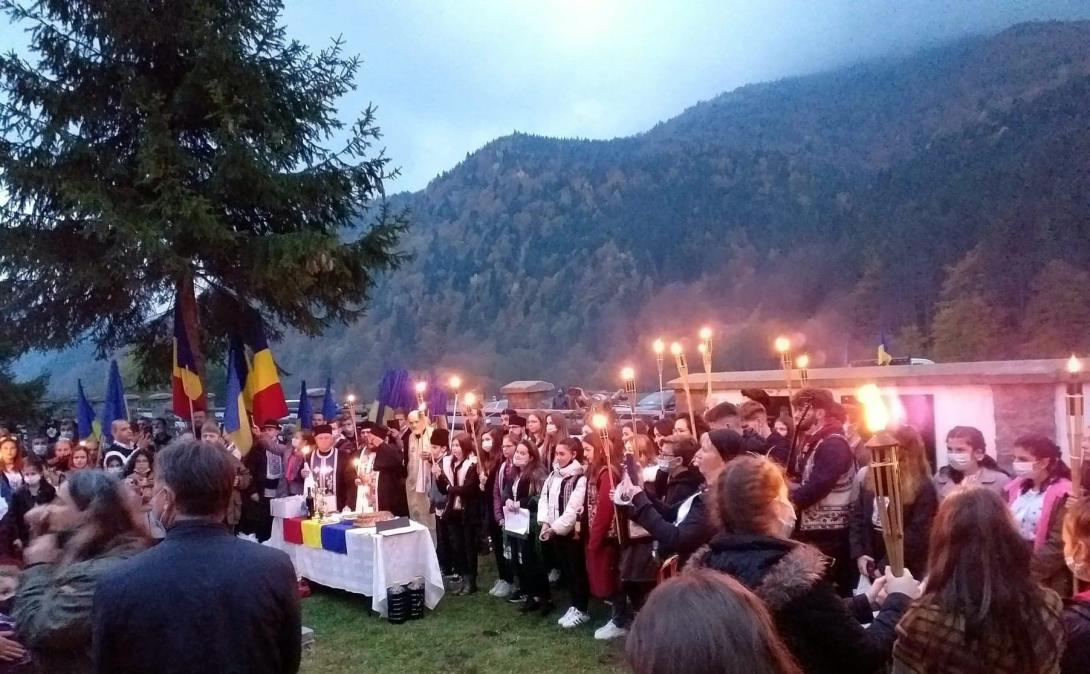 Úzvölgyi katonatemető - Több százan ünnepelték a sírkertben a román hadsereg napját