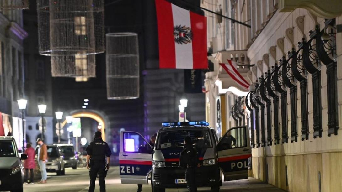 Terrorhullám söpör végig Európán: merénylet Bécs belvárosában