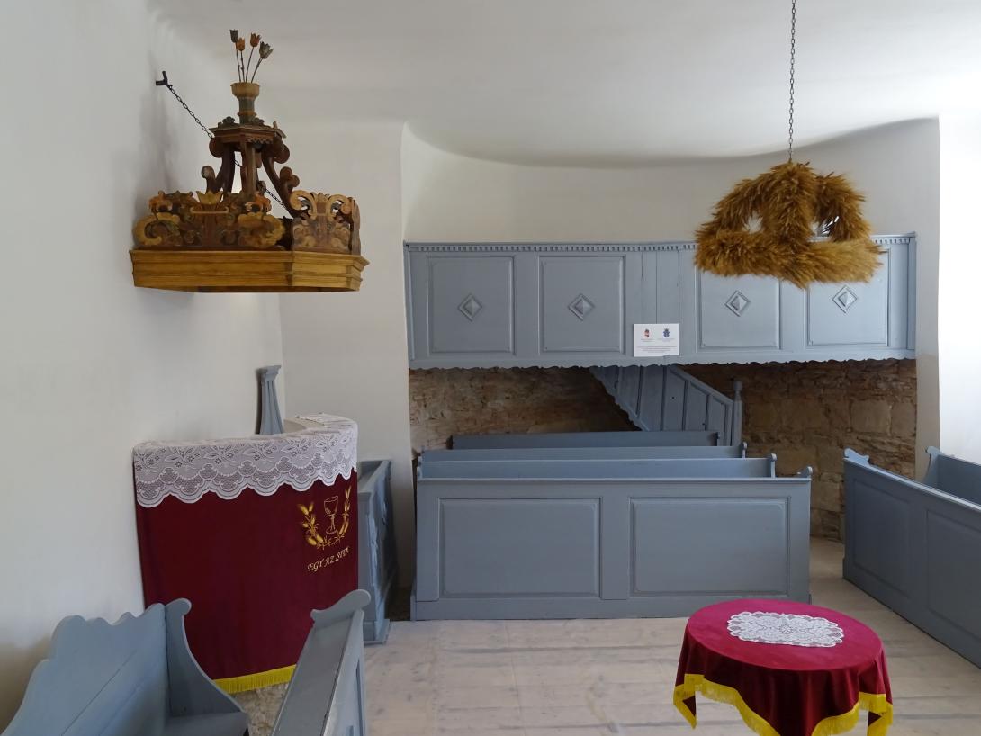 Szószékkoronát is restauráltak  a szindi unitárius templomban