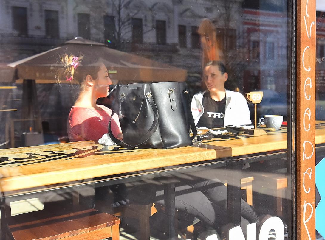 Óvatos beltéri nyitás a kolozsvári vendéglőkben, kávézókban