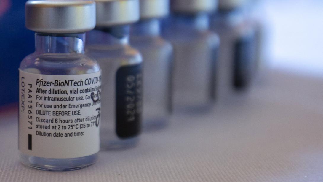 Újabb adag Pfizer-BioNTech vakcina érkezik az országba
