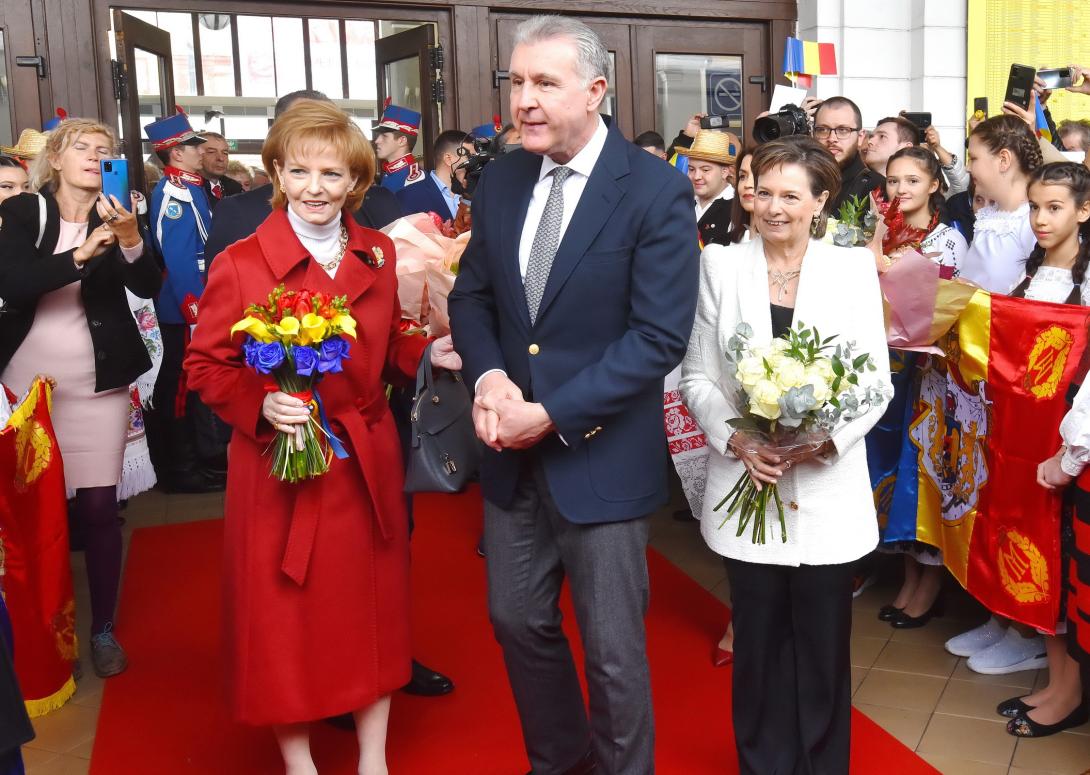 Kolozsvárról Gyulafehérvárra  tart a román királyi vonat