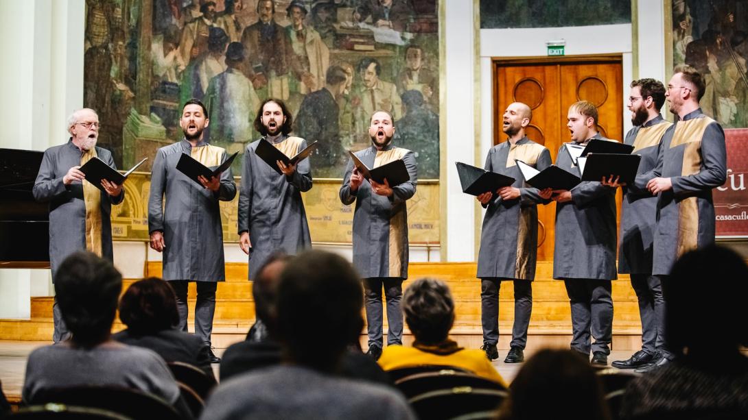 A zene egy jobb világ reményét hozza el – Kolozsváron lépett fel a Szent Efrém Férfikar