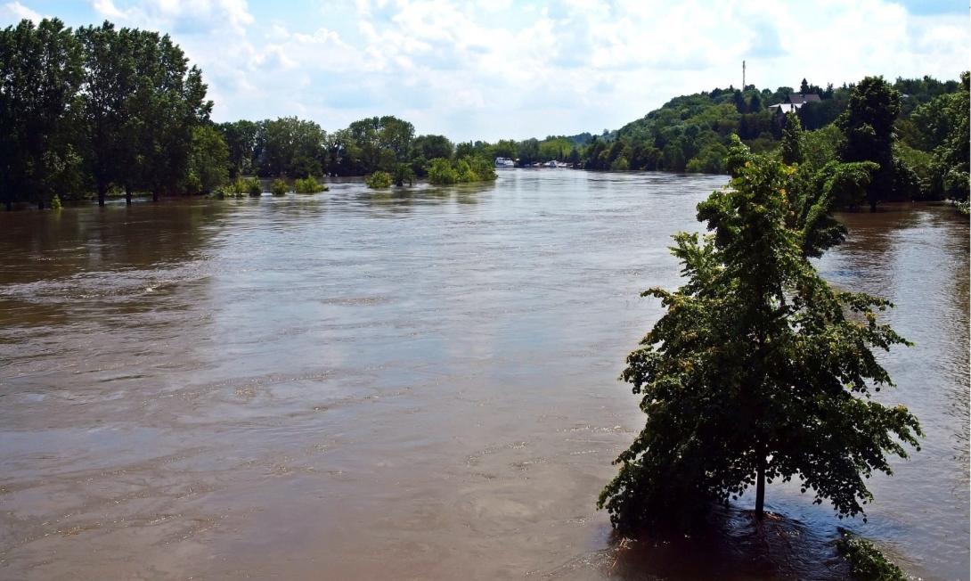 Tizennégy erdélyi folyóra rendeltek el árvízvédelmi készültséget