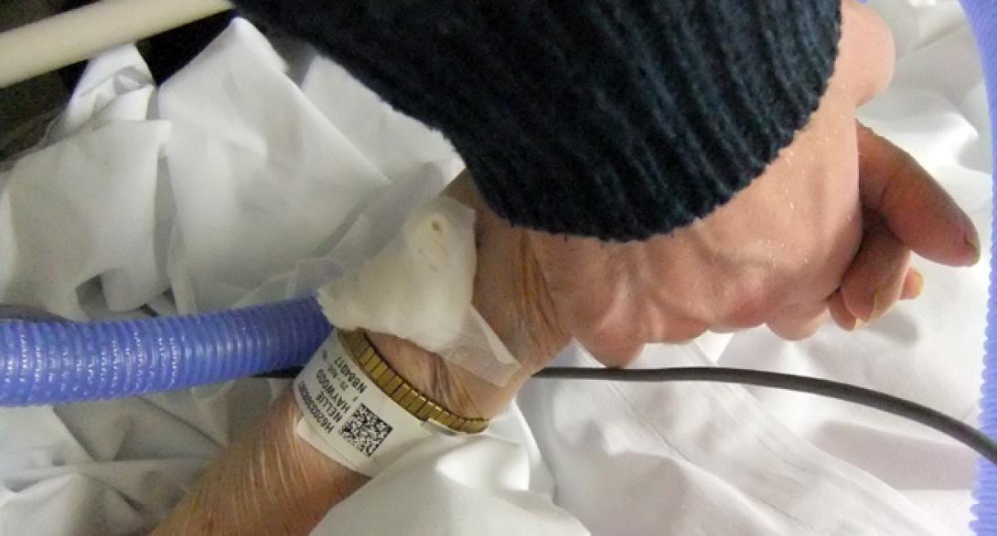 Hollandia: végrehajtható az eutanázia 12 év alatti halálos betegeken is